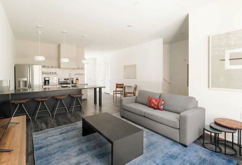 The Grove By Avantstay