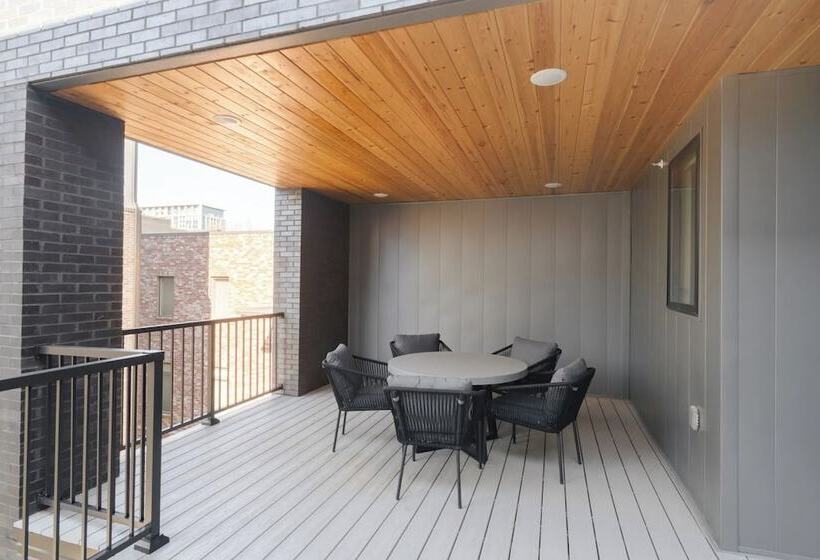 The Grove By Avantstay