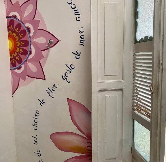 Tropicália Hostel E Pousada