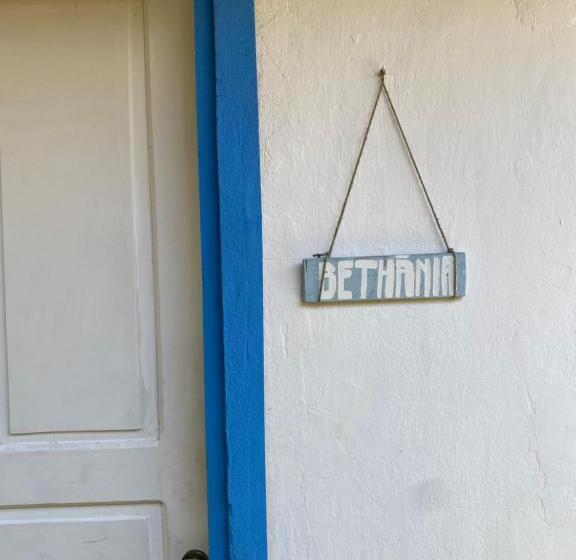 Tropicália Hostel E Pousada