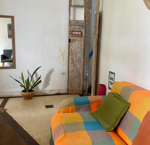 Tropicália Hostel E Pousada