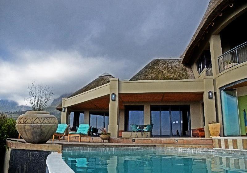 Bezweni Lodge