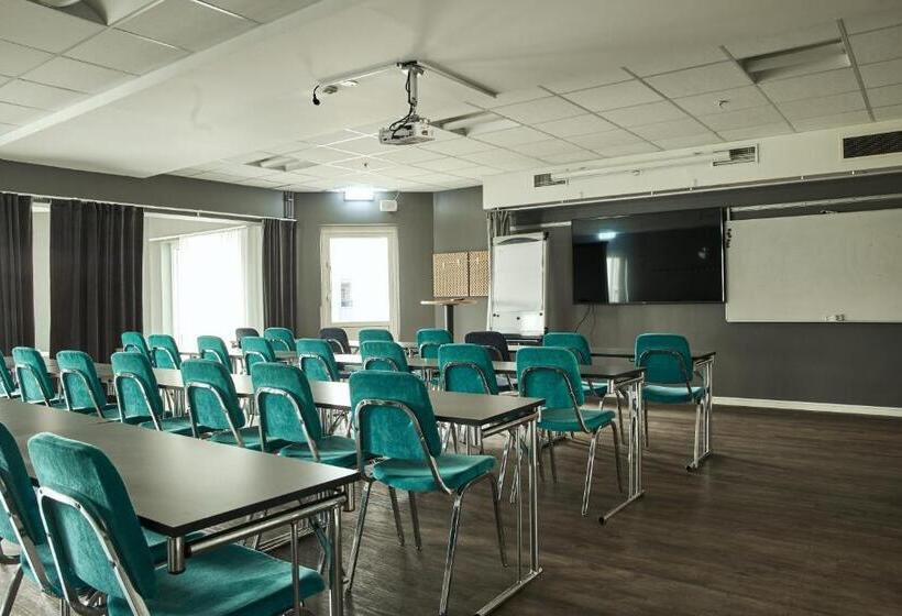 Hasse På Sjökanten Hotell & Restaurang