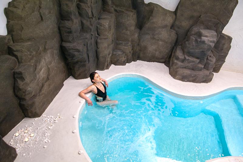 Отель Acroterra Rosa Luxury Suites & Spa