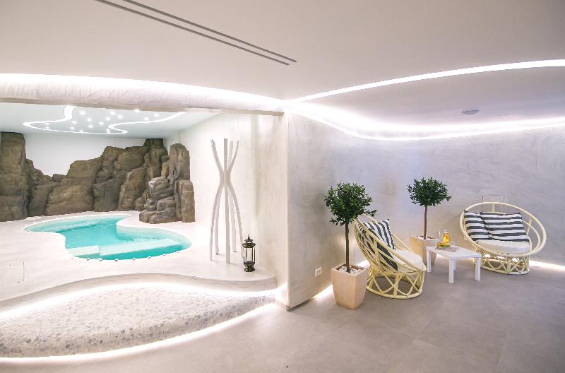 Отель Acroterra Rosa Luxury Suites & Spa