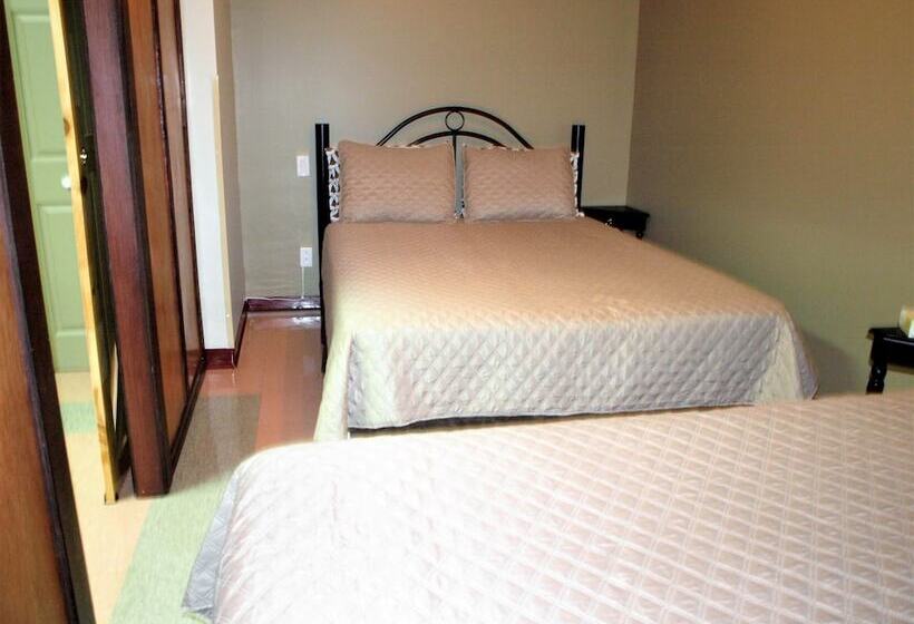 ホテル Auberge Internationale La Vieille école