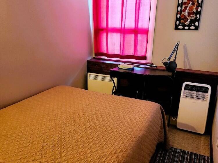 ホテル Auberge Internationale La Vieille école