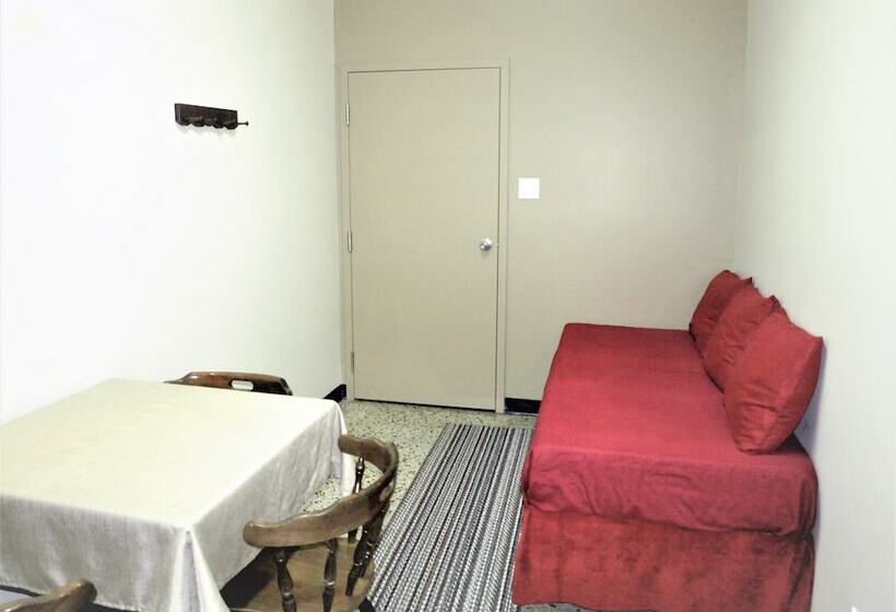 ホテル Auberge Internationale La Vieille école