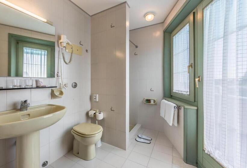 ホテル Aviano Palace