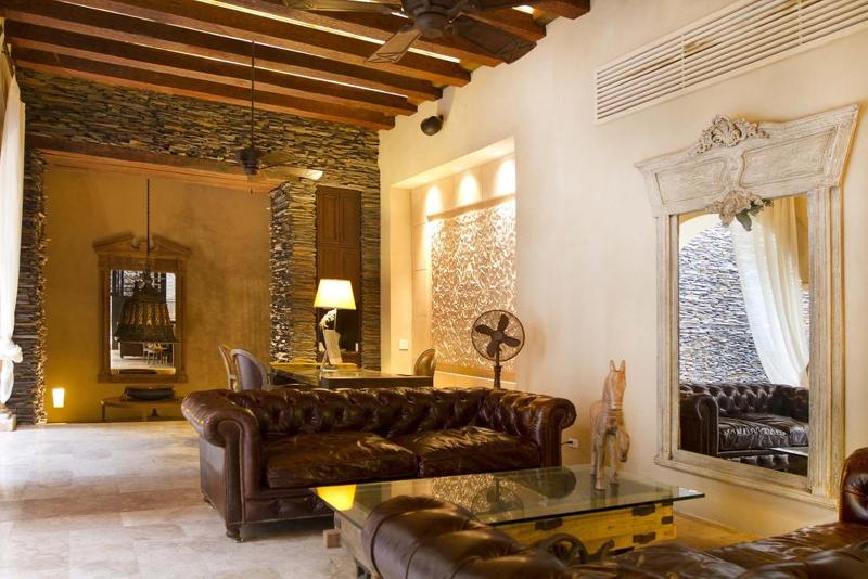 فندق Bastion Luxury