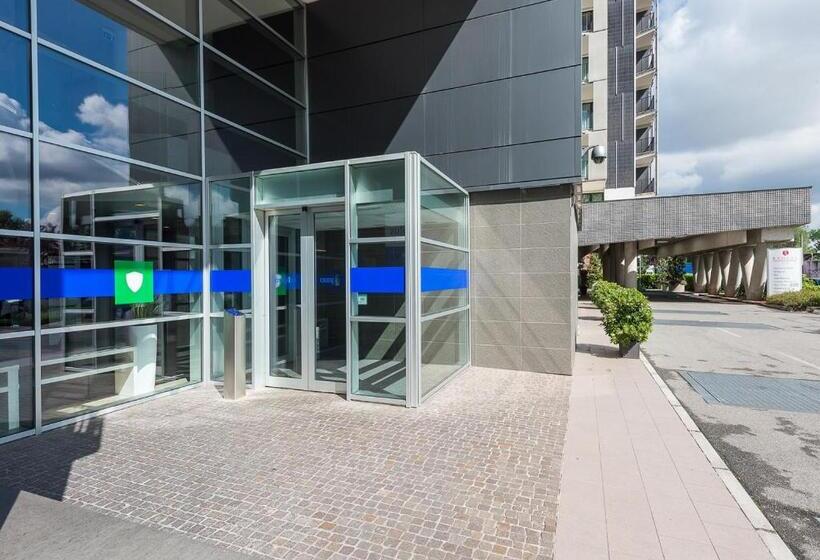 هتل Camplus Turro Casa Per Ferie