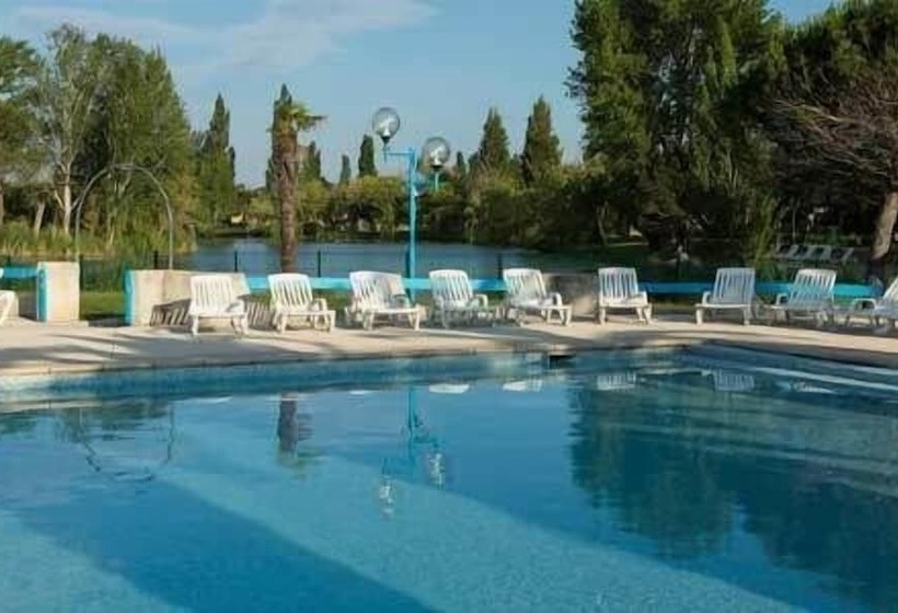 בית מלון כפרי Club Village Camarguais
