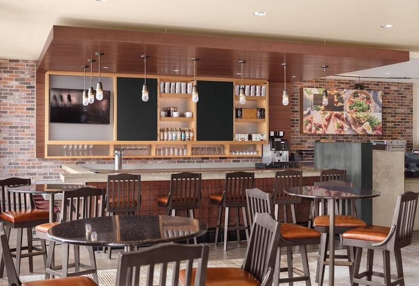 ホテル Courtyard By Marriott Portland Downtown/waterfront