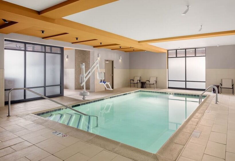 ホテル Courtyard By Marriott Portland Downtown/waterfront