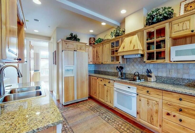 هتل Crail Creek 607