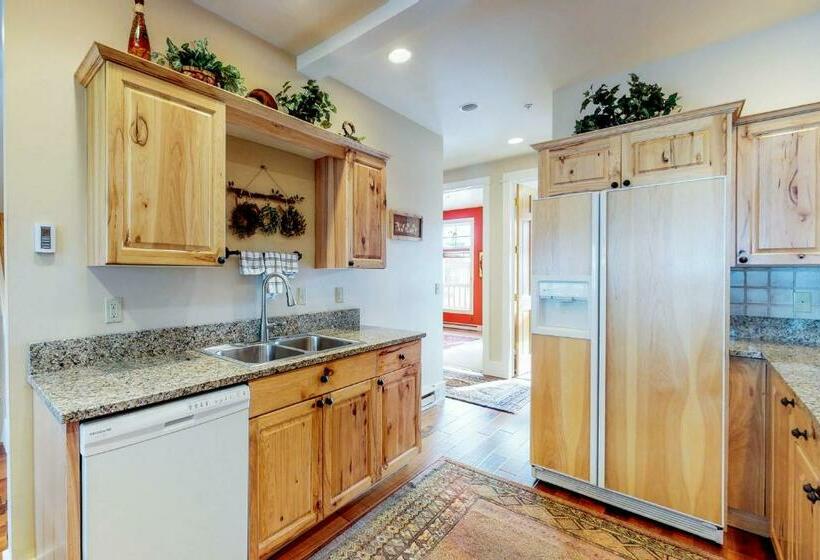 هتل Crail Creek 607