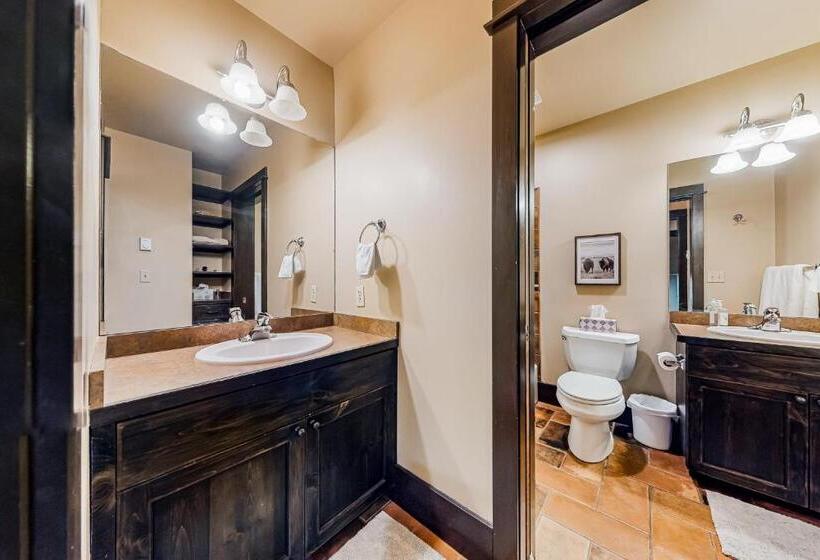 هتل Crail Creek 607