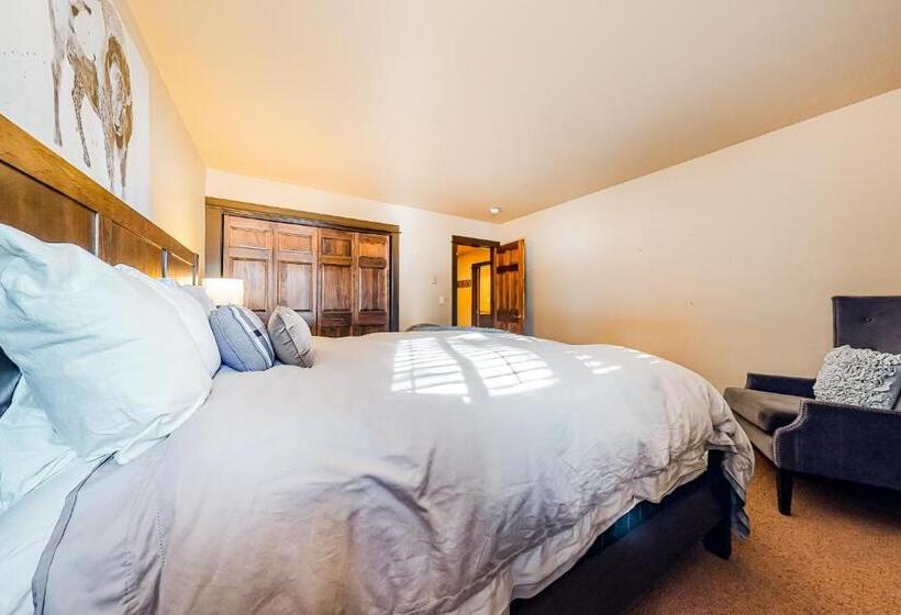 هتل Crail Creek 607