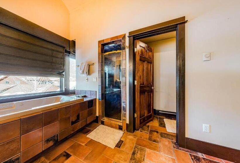 هتل Crail Creek 607