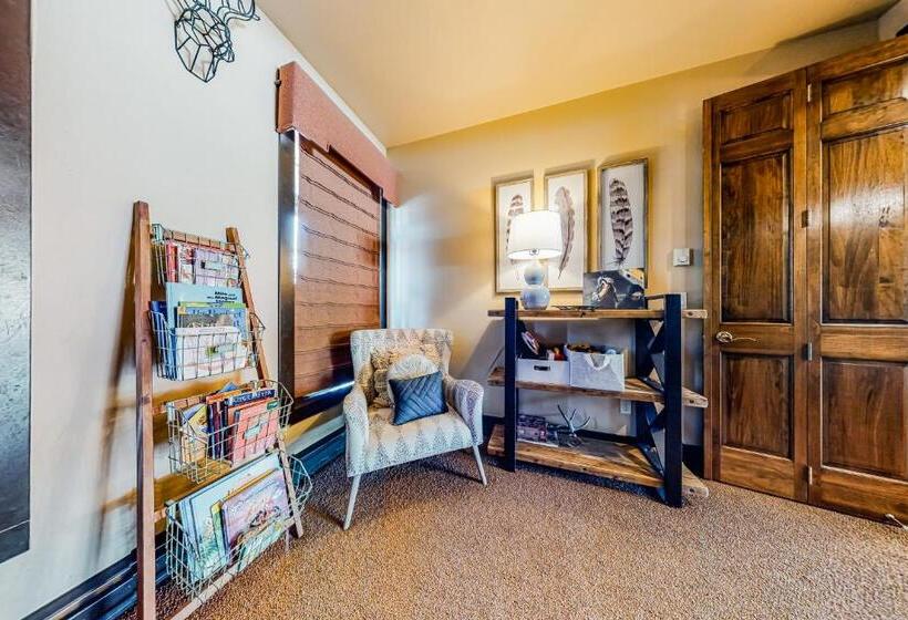 هتل Crail Creek 607