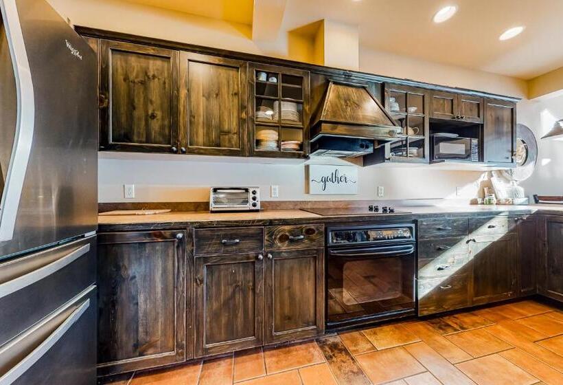 هتل Crail Creek 607