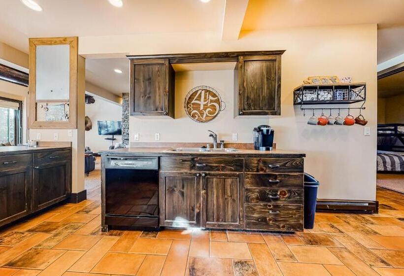 هتل Crail Creek 607