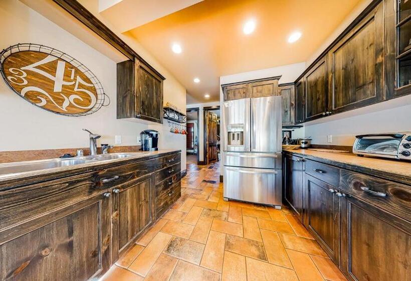 هتل Crail Creek 607