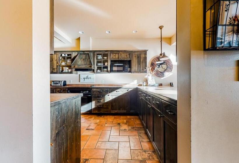 هتل Crail Creek 607