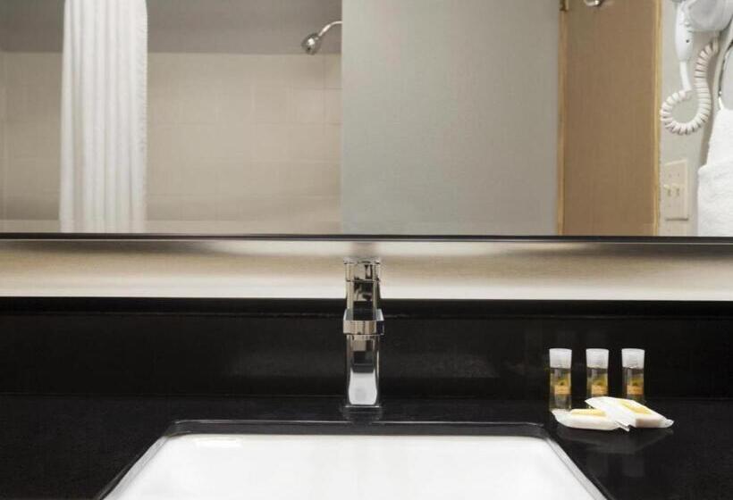 فندق Days Inn By Wyndham Lacey Olympia Area