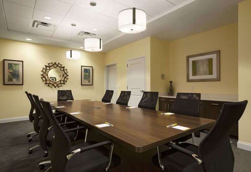 בית מלון כפרי Days Inn & Suites By Wyndham Altoona