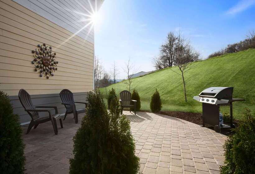 בית מלון כפרי Days Inn & Suites By Wyndham Altoona