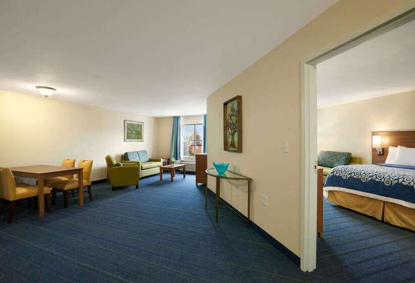 בית מלון כפרי Days Inn & Suites By Wyndham Altoona