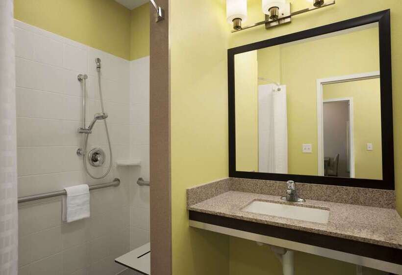 בית מלון כפרי Days Inn & Suites By Wyndham Altoona