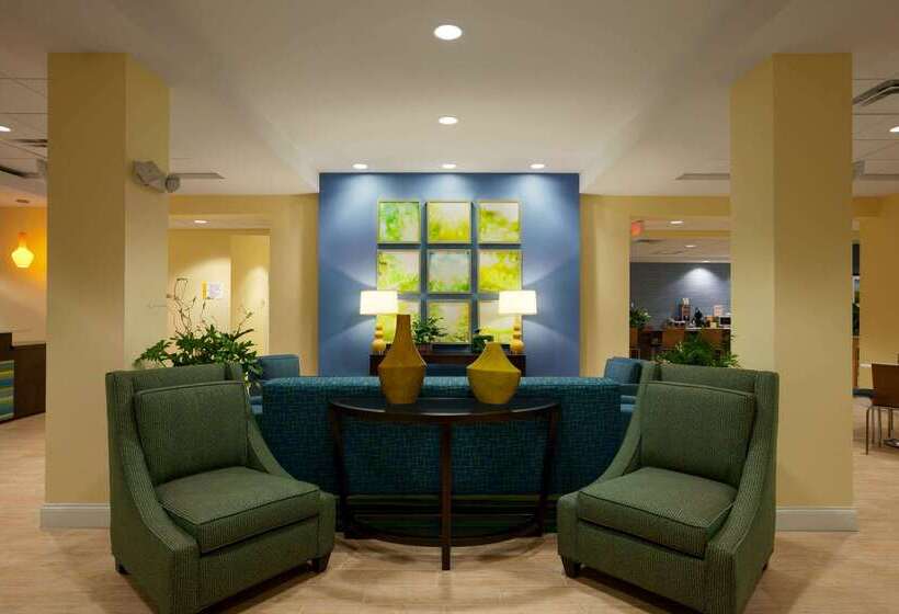 בית מלון כפרי Days Inn & Suites By Wyndham Altoona