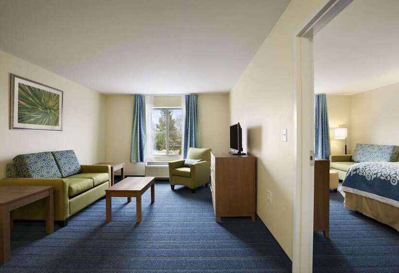 בית מלון כפרי Days Inn & Suites By Wyndham Altoona