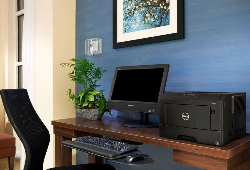 בית מלון כפרי Days Inn & Suites By Wyndham Altoona