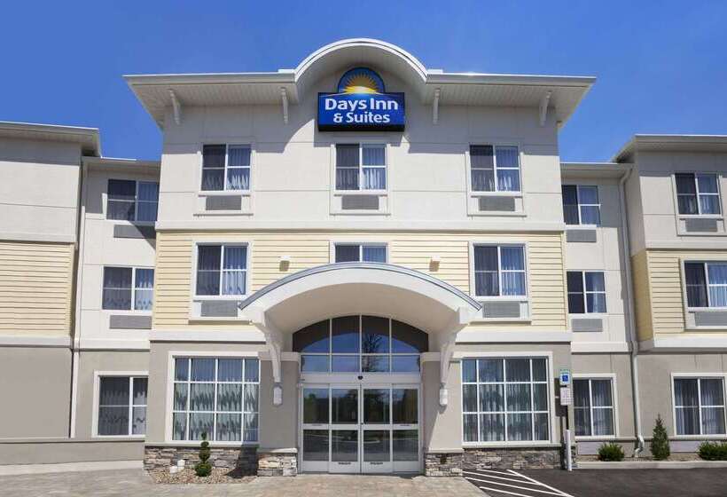בית מלון כפרי Days Inn & Suites By Wyndham Altoona
