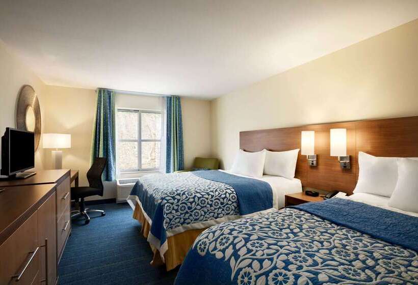 בית מלון כפרי Days Inn & Suites By Wyndham Altoona