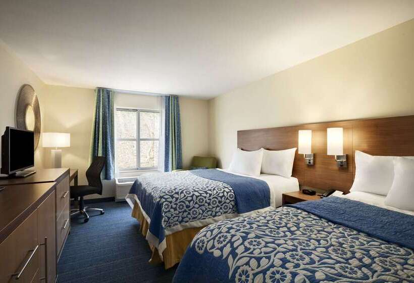 בית מלון כפרי Days Inn & Suites By Wyndham Altoona