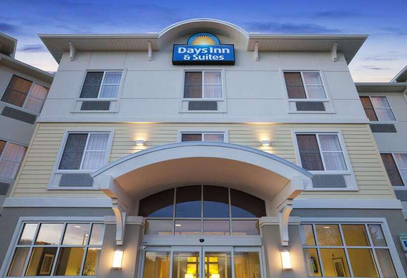 בית מלון כפרי Days Inn & Suites By Wyndham Altoona
