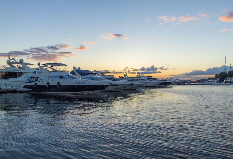 Doubletree By Hilton Hotel Moscow Marina