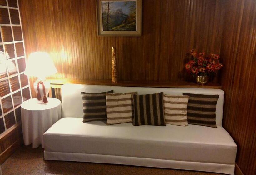 Отель Edelweiss