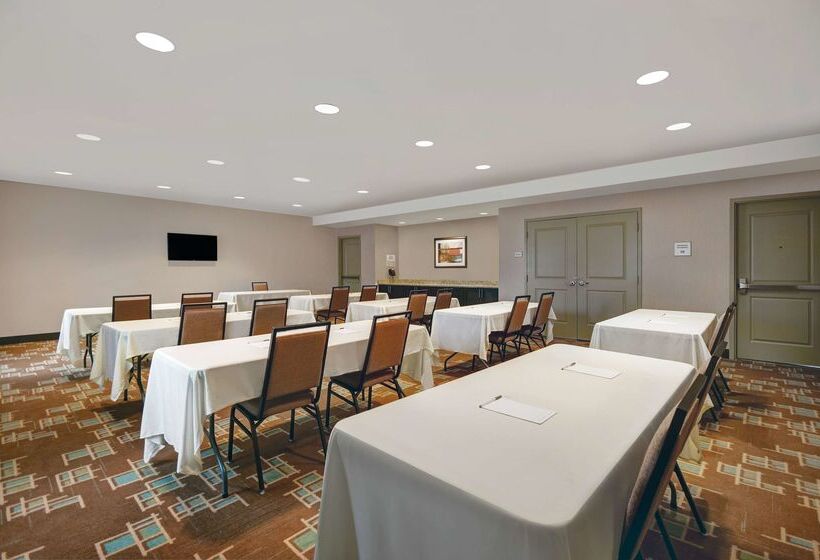 فندق Hampton Inn & Suites Robbinsville