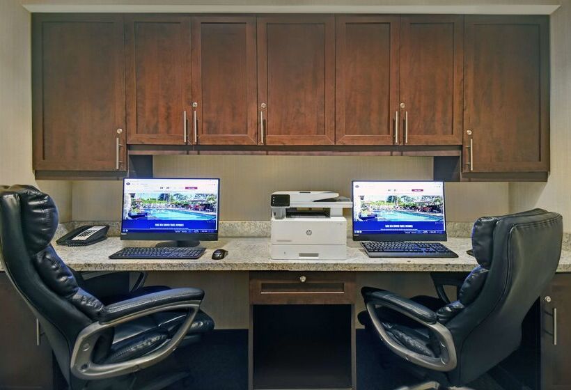 فندق Hampton Inn & Suites Robbinsville