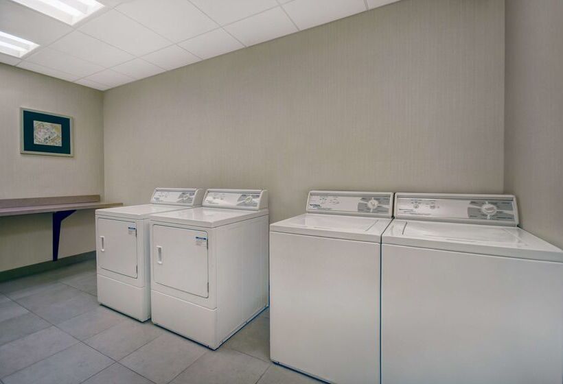 فندق Hampton Inn & Suites Robbinsville