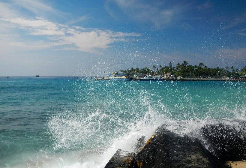 Отель Holiday Inn Express & Suites Kailua Kona, An Ihg