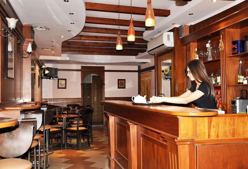 בית מלון כפרי Lugano Tirana