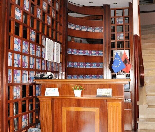 בית מלון כפרי Lugano Tirana