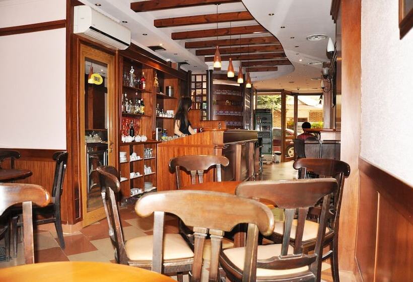 בית מלון כפרי Lugano Tirana