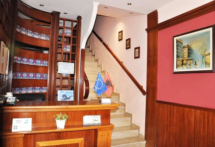 בית מלון כפרי Lugano Tirana